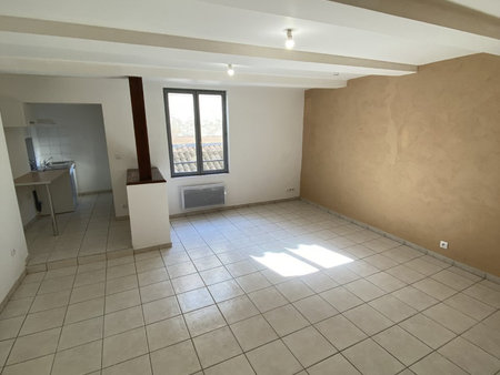 appartement rénové t3 bis de 66m2 au coeur de beaucaire