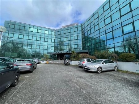 location bureau bruges 910 m²