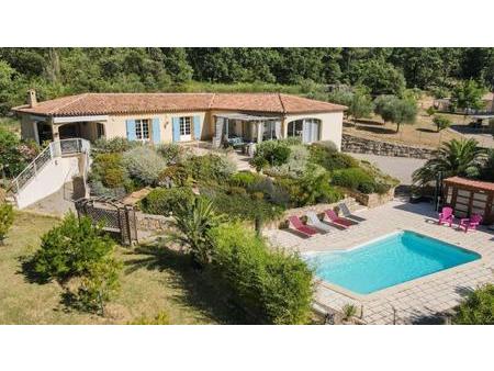 provence - var: gelijkvloerse provençaalse villa (5 sk  2 bk) in zeer goede onderhoudsstaa