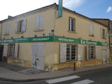 immeuble avec commerce  ancienne boite de nuit et appartement