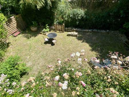 maison bourgeoise du 18ème avec vue  ruisseau et jardin