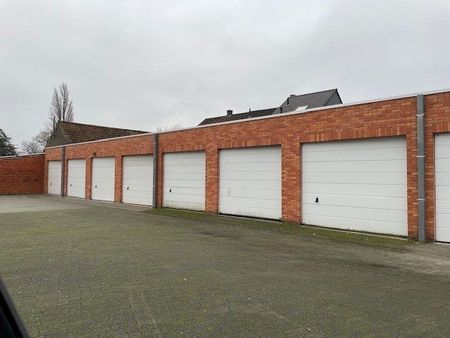 patrimoniumvennootschap met 158 garages  5 bergingen en hangaar