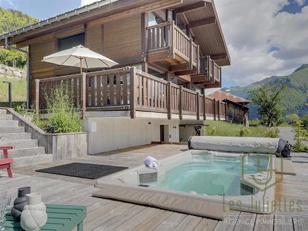 superbe chalet contemporain avec terrasses et spa de nage