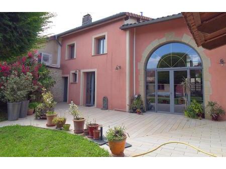 maison de ville avec jardin  piscine et garage