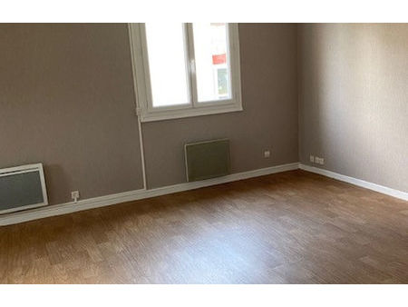 location appartement 3 pièces 64 m² saint-benoît-du-sault (36170)