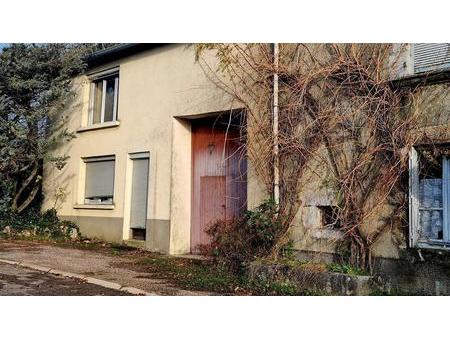 ancienne ferme indépendante avec dépendances sur un beau terrain de 8 330 m² - 87 000€