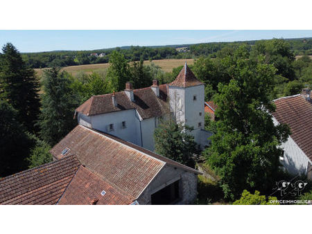 sauvagney  l'un des chateaux du village aux trois chateaux