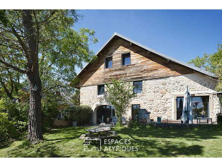 belle maison de pierre à caractère patrimonial proche du centre