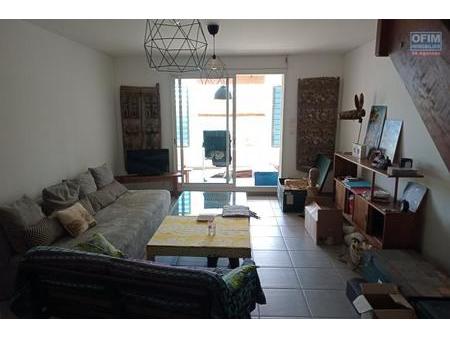 a vendre appartement f3 duplex de 81 m2 proche des plages à la saline les bains