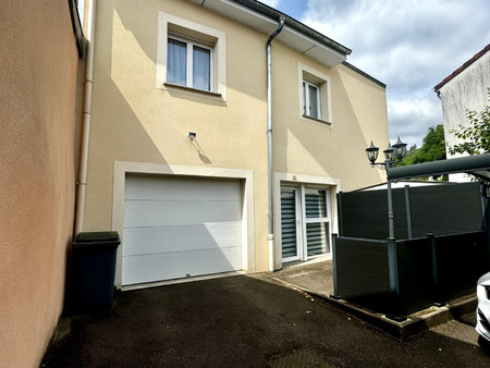 maison mitoyenne d'un cote f3 + terrasse + garage