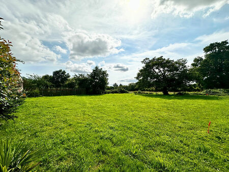 bourg de vay : beau terrain plat et bien exposé d'environ 684 m²