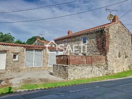 maison de village en pierres aux lucs-sur-boulogne