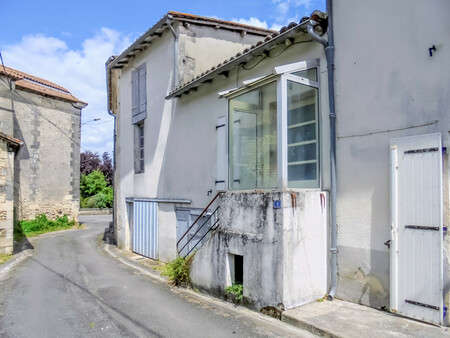 maison de village en deux parties à rénover - situation calme dans une petite ruelle