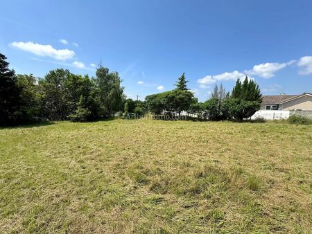 vente terrain 634 m2 à soleymieu