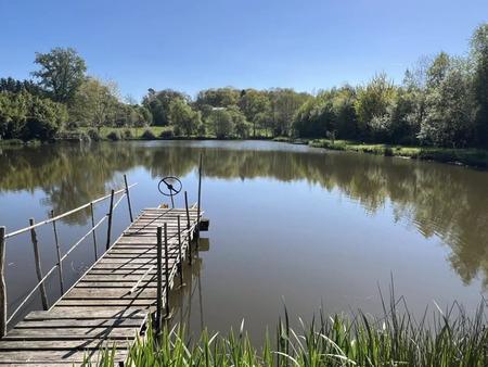 etang de pêche dans un cadre magnifique