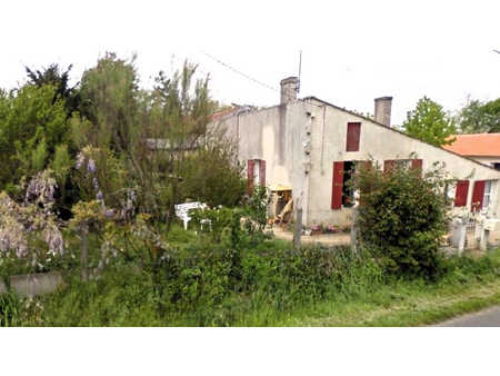 bel ensemble immobilier en pierre a rehabiliter sur 2100 m² de terrain- secteur bourgeais 