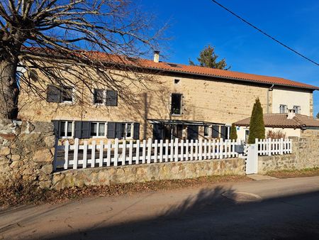 très belle maison en pierre rénovée avec goût