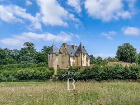 saintes - château ismh du xve - propriété de 93ha