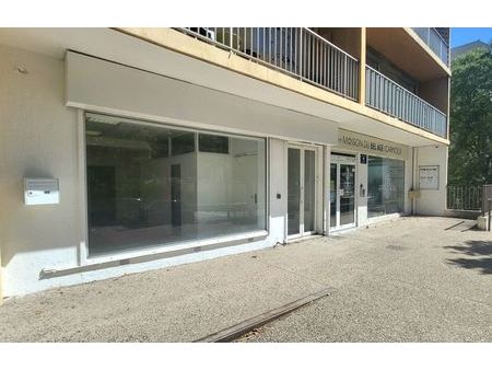 vente commerce 58 m² carnoux-en-provence (13470)