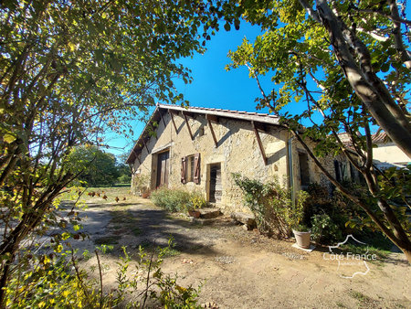 maison en pierres avec dépendances et grand terrain