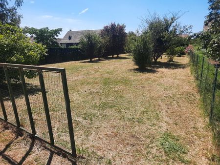 terrain constructible 1100m2 divisible en 2