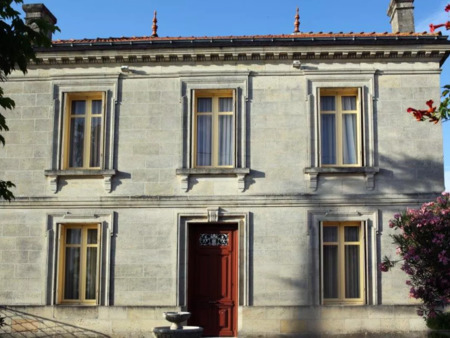 vente maison 5 pièces 230 m² bayon-sur-gironde (33710)