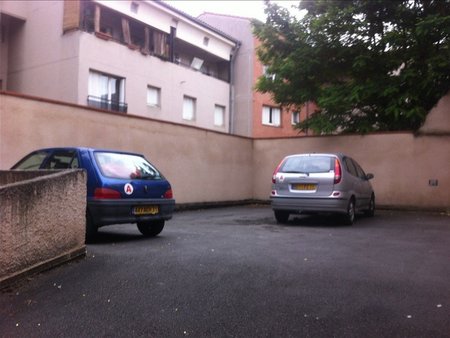 parking dans cour fermee toulouse - 15 m2