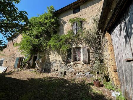 dans le tarn  non loin de lacaune  une ferme et ses dépendances  à rénover entièrement ...