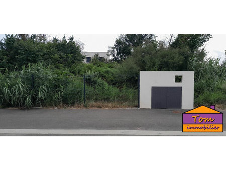 terrain plat  constructible et viabilisé de 579m²