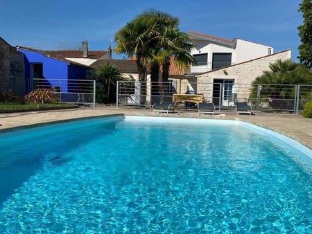 vente demeure d'exception piscine à la jarrie (17220) : à vendre piscine / 210m² la jarrie