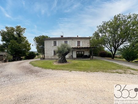 maison t5 de 208m2 sur parc aménagé avec garage et piscine