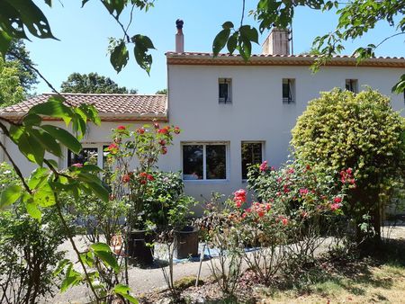 maison avec grand jardin à paulx