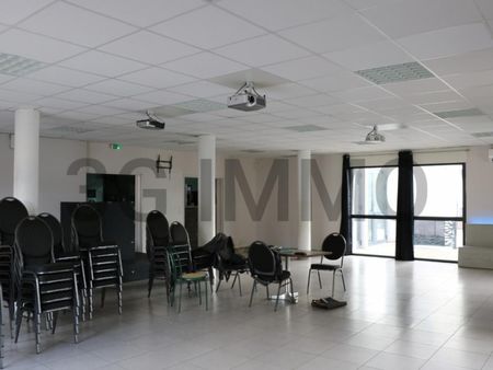 local bureaux 203 m²