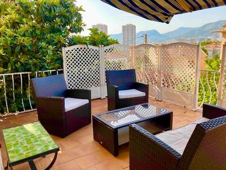 appartement 2 pièces 44.90 m2 habitable + une grande terrasse 19 m2 soit 63.9 m2 toulon 83