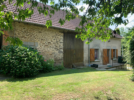 maison. avec chambre  cuisine salon  grange  et jardin. indre (36)