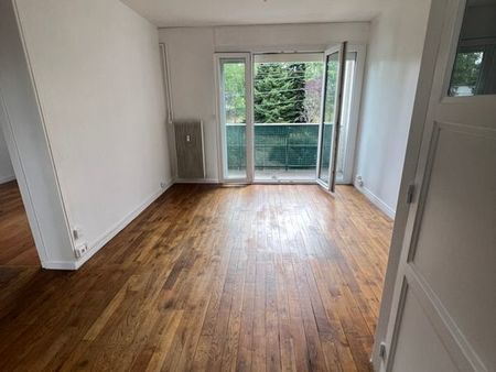 t3 47 m² rénové  rue charles dullin à limoges  double vitrage  balcon  430 hc