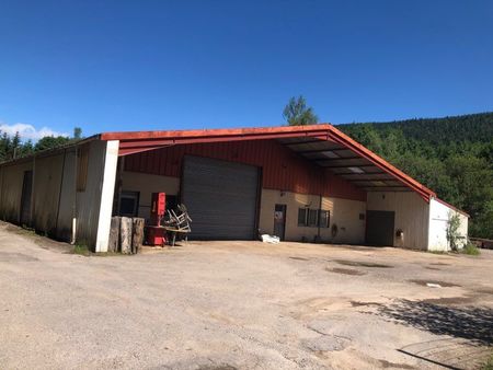 bâtiment industriel hangar