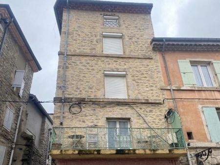 immeuble a vendre appartement et boutique ainsi que remise