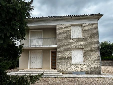 maison en pierre centre de matha de 140m2