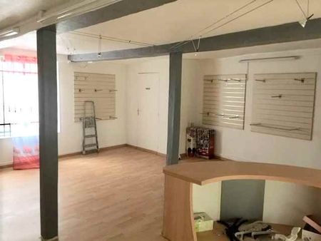 saintes rue piétonne local / bureau 52 m2