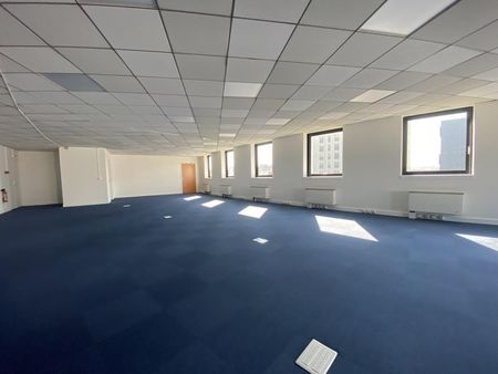 bureaux 1 325 m²