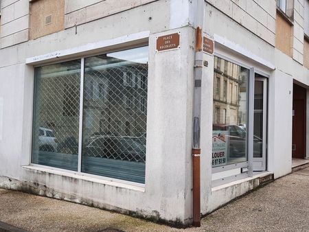 local commercial 30 m² saintes