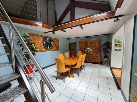 maison de 130m2 avec 4 chambres sur 55 000 m2 de prés et de bois avec dépendances et pisci