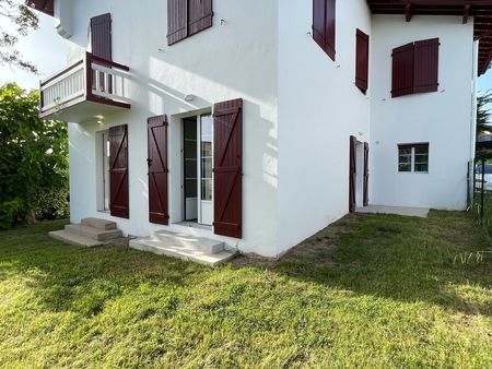 appartement rénové avec terrasse et jardin