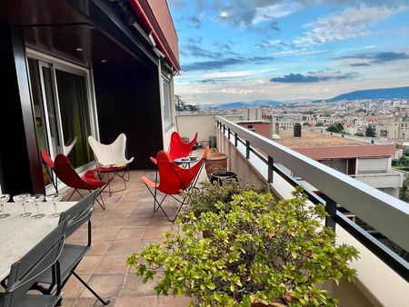 dernier etage avec terrasse vue imprenable