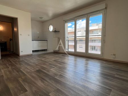 studio 1 pièce 28 m²