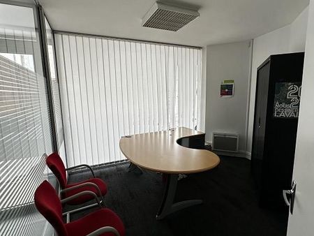 bureau 70 m²