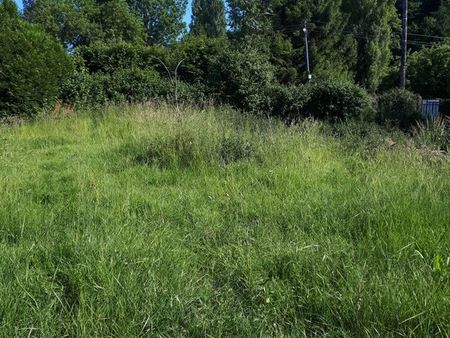 terrain constructible 1100 m2 proche gournay en bray