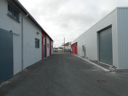 local industriel 84 m²