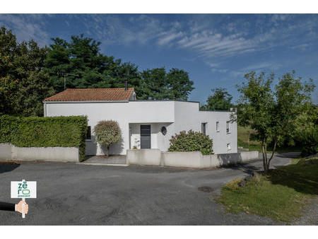 vente maison à chavagnes-en-paillers (85250) : à vendre / 129m² chavagnes-en-paillers